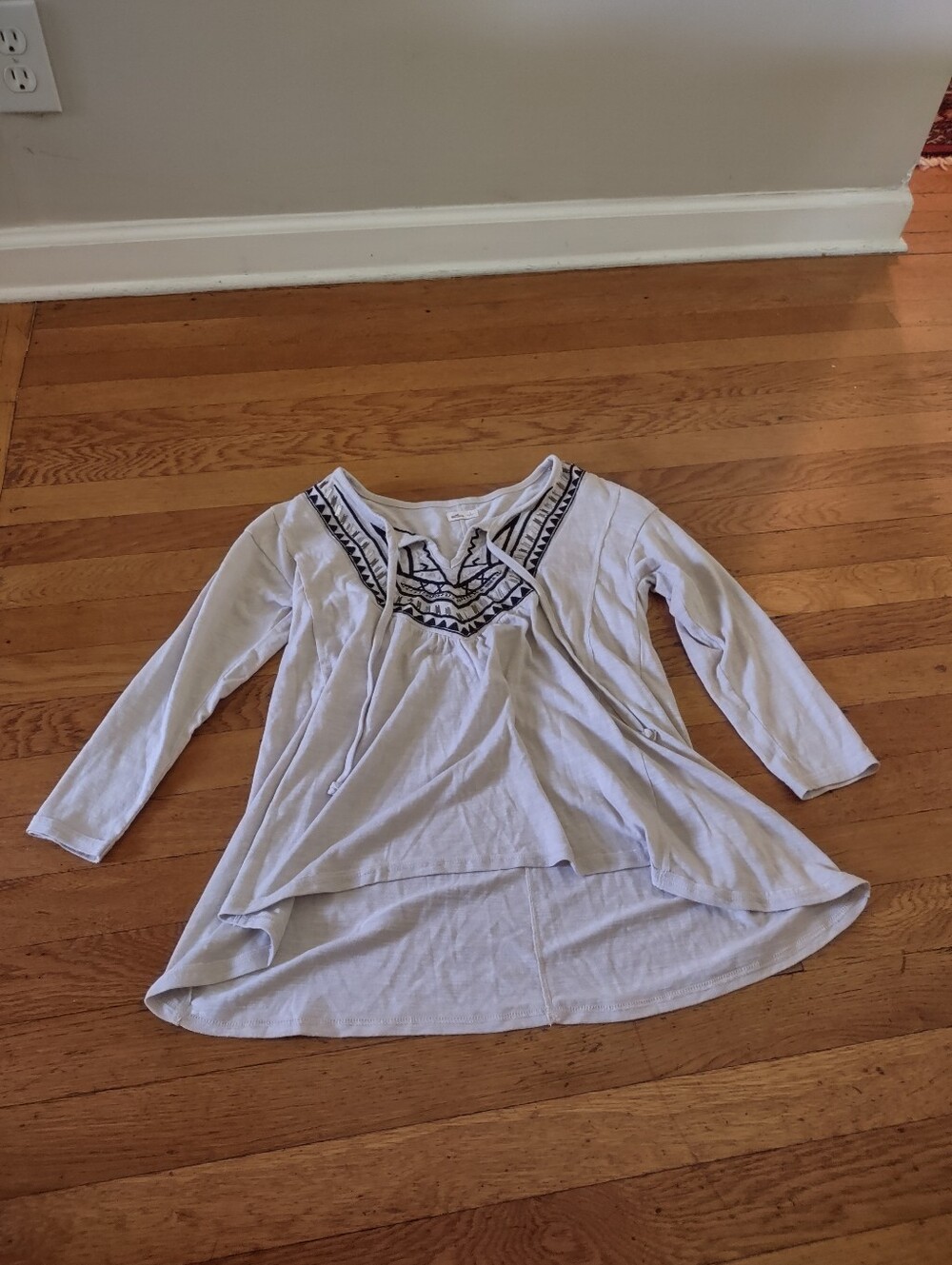 hollister grey embroidered swing top navy tribal tie neck high low small boho
